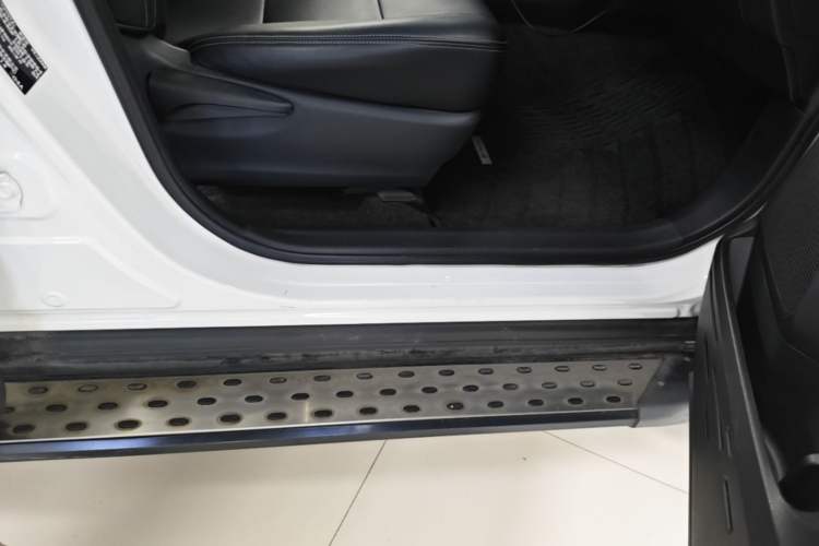 Used Toyota RAV4 2019 2.0L CVT Two-Wheel Drive Fashion X Limited Edition China VI Standard Right Side Sill