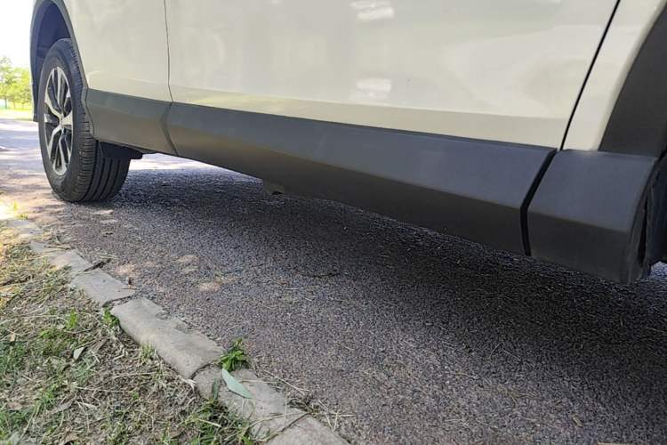 Used Toyota RAV4 2019 2.0L CVT Two-Wheel Drive Pioneer Edition China VI Standard Right Side Sill