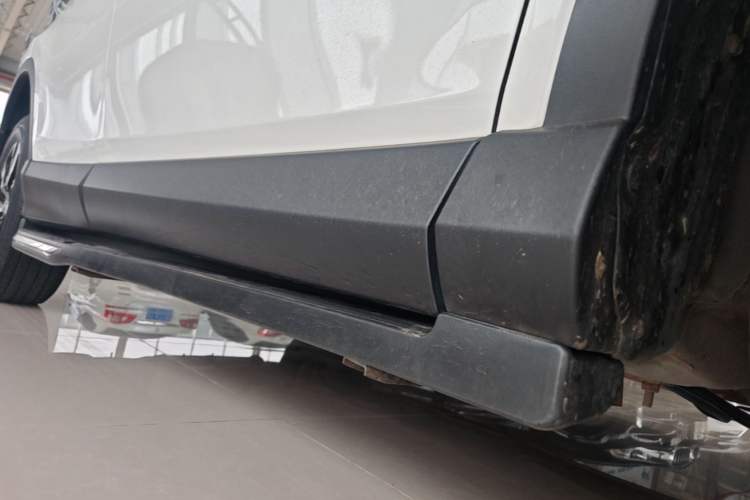 Used Toyota RAV4 2019 2.0L CVT Two-Wheel Drive Luxury Version China VI Standard Right Side Sill