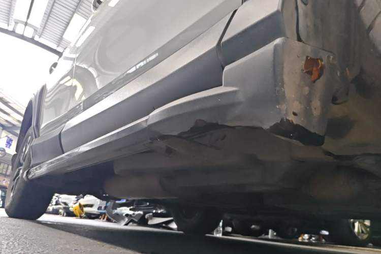 Used Toyota RAV4 2019 2.0L CVT Two-Wheel Drive Fashion X Limited Edition China VI Standard Right Side Sill