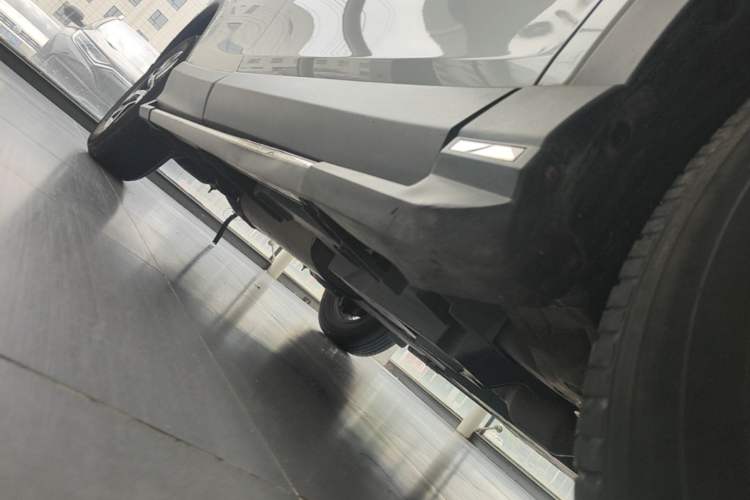Used Toyota RAV4 2019 2.0L CVT Two-Wheel Drive Luxury Version China VI Standard Right Side Sill