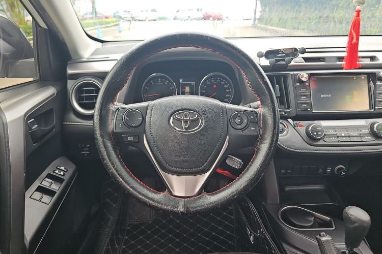 Used Toyota RAV4 2019 2.0L CVT Two-Wheel Drive Fashion X Limited Edition China V Standard Steering Wheel