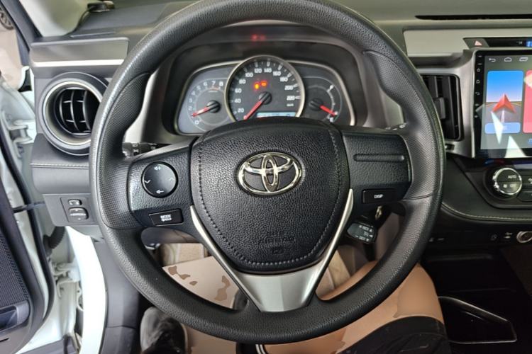 Used Toyota RAV4 2019 2.0L CVT Two-Wheel Drive Pioneer Edition China VI Standard Steering Wheel