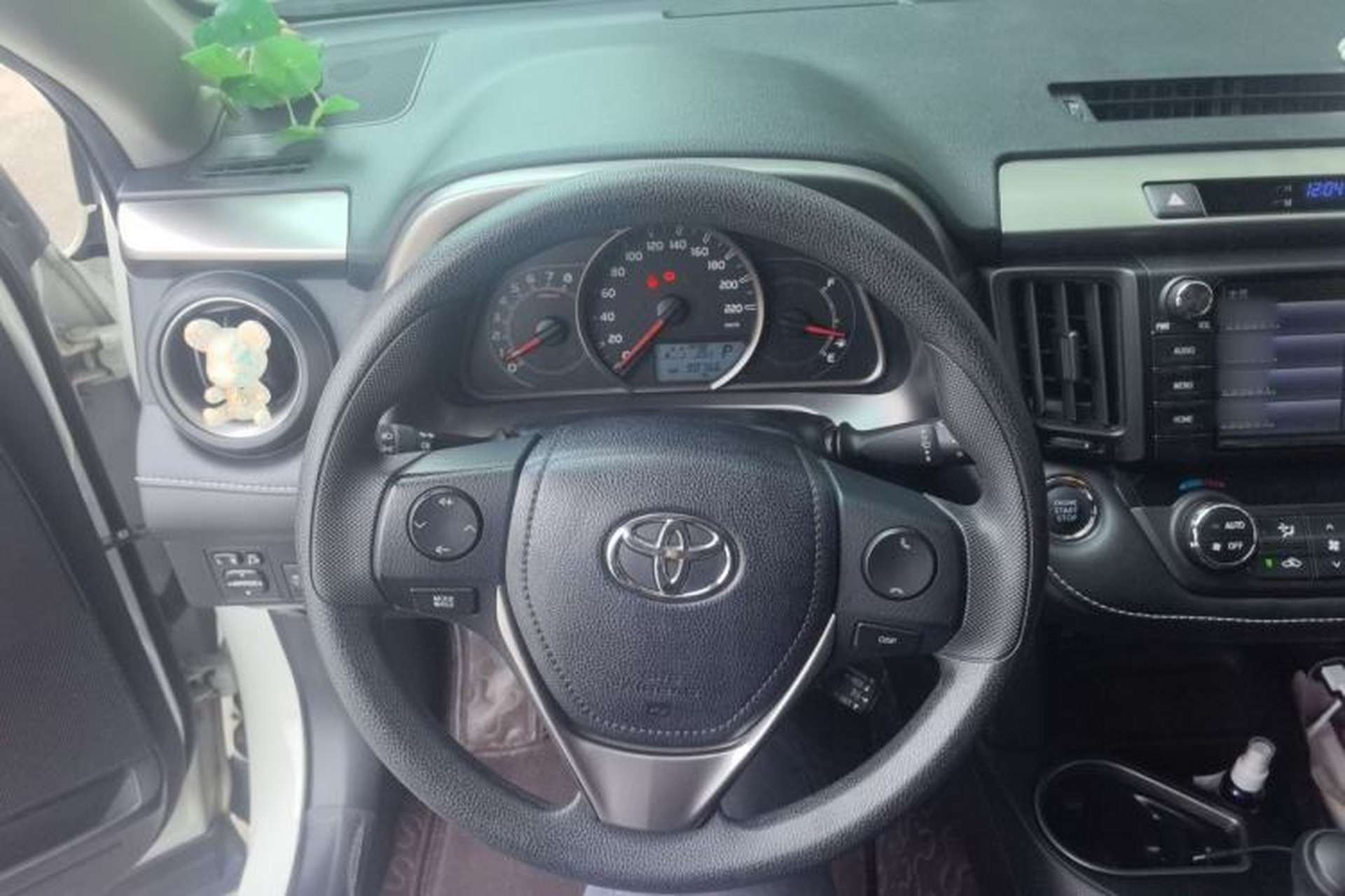 Used Toyota RAV4 2019 2.0L CVT Two-Wheel Drive Luxury Version China VI Standard Steering Wheel