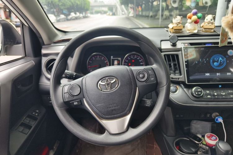 Used Toyota RAV4 2019 2.0L CVT Two-Wheel Drive Fashion X Limited Edition China V Standard Steering Wheel