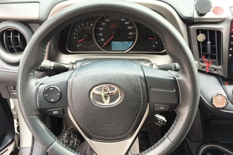 Used Toyota RAV4 2019 2.0L CVT Two-Wheel Drive Pioneer Edition China VI Standard Steering Wheel