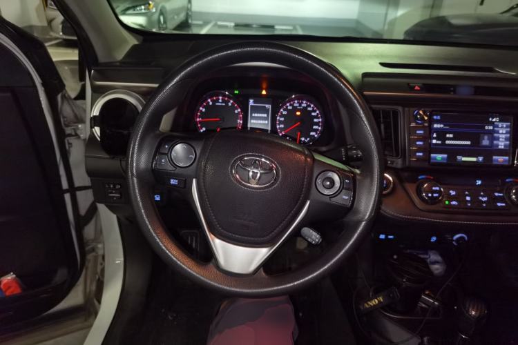 Used Toyota RAV4 2019 2.0L CVT Two-Wheel Drive Fashion X Limited Edition China VI Standard Steering Wheel
