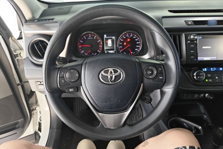 Used Toyota RAV4 2019 2.0L CVT Two-Wheel Drive Fashion X Limited Edition China VI Standard Steering Wheel
