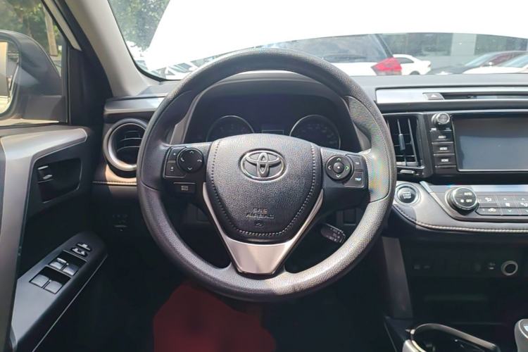 Used Toyota RAV4 2019 2.0L CVT Two-Wheel Drive Fashion X Limited Edition China VI Standard Steering Wheel