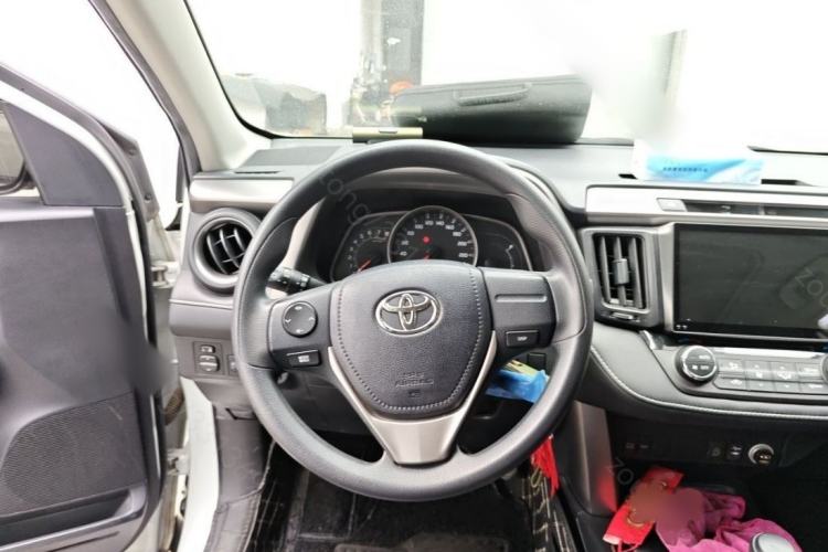 Used Toyota RAV4 2019 2.0L CVT Two-Wheel Drive Pioneer Edition China V Standard Steering Wheel