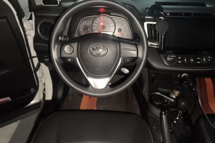 Used Toyota RAV4 2019 2.0L CVT Two-Wheel Drive Pioneer Edition China VI Standard Steering Wheel