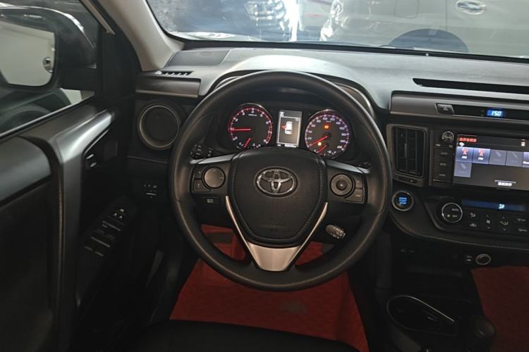 Used Toyota RAV4 2019 2.0L CVT Two-Wheel Drive Fashion X Limited Edition China V Standard Steering Wheel