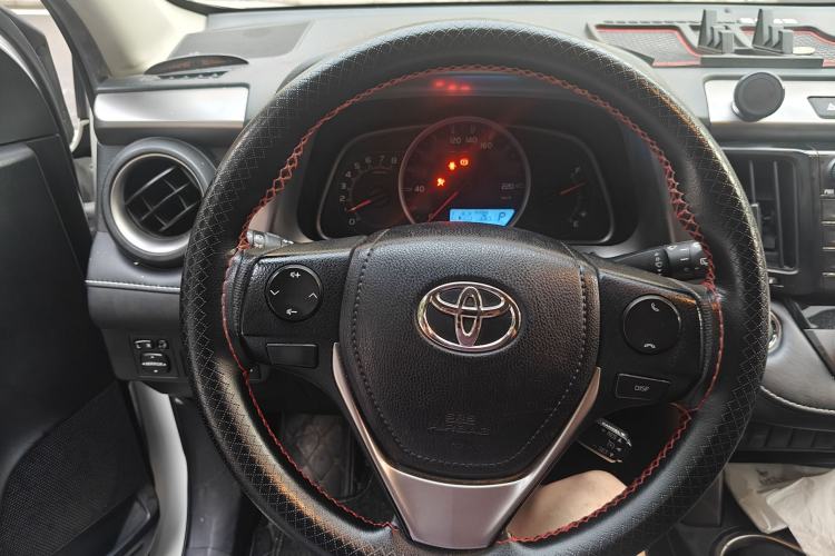 Used Toyota RAV4 2019 2.0L CVT Two-Wheel Drive Pioneer Edition China V Standard Steering Wheel