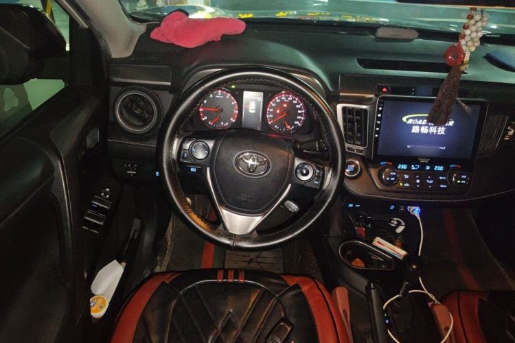 Used Toyota RAV4 2019 2.0L CVT Two-Wheel Drive Fashion X Limited Edition China V Standard Steering Wheel
