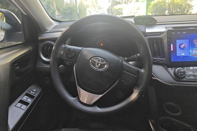 Used Toyota RAV4 2019 2.0L CVT Two-Wheel Drive Pioneer Edition China V Standard Steering Wheel