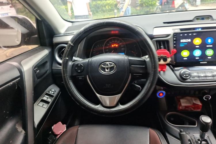 Used Toyota RAV4 2019 2.0L CVT Two-Wheel Drive Pioneer Edition China VI Standard Steering Wheel