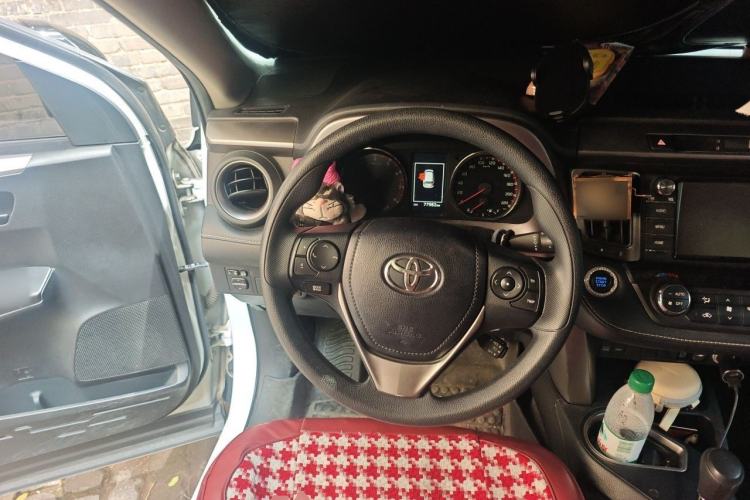 Used Toyota RAV4 2019 2.0L CVT Two-Wheel Drive Fashion X Limited Edition China VI Standard Steering Wheel