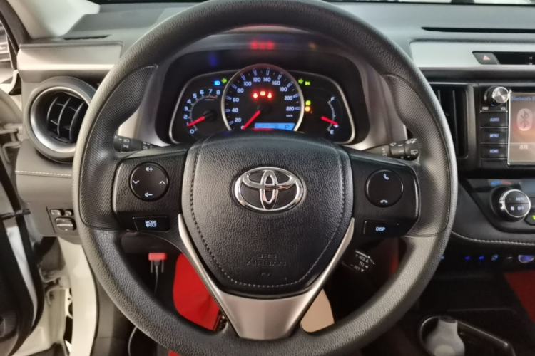 Used Toyota RAV4 2019 2.0L CVT Two-Wheel Drive Luxury Version China VI Standard Steering Wheel