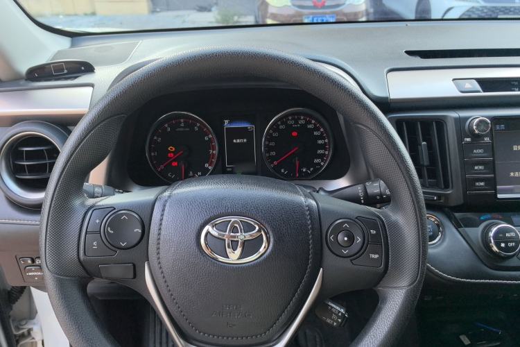 Used Toyota RAV4 2019 2.0L CVT Two-Wheel Drive Fashion X Limited Edition China VI Standard Steering Wheel