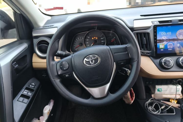 Used Toyota RAV4 2019 2.0L CVT Two-Wheel Drive Urban Edition China VI Standard Steering Wheel