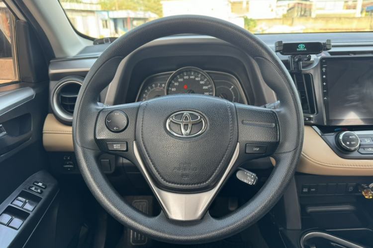 Used Toyota RAV4 2019 2.0L CVT Two-Wheel Drive Pioneer Edition China V Standard Steering Wheel