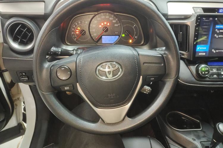 Used Toyota RAV4 2019 2.0L CVT Two-Wheel Drive Pioneer Edition China V Standard Steering Wheel