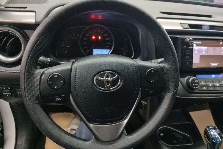 Used Toyota RAV4 2019 2.0L CVT Two-Wheel Drive Comfort Edition China VI Standard Steering Wheel