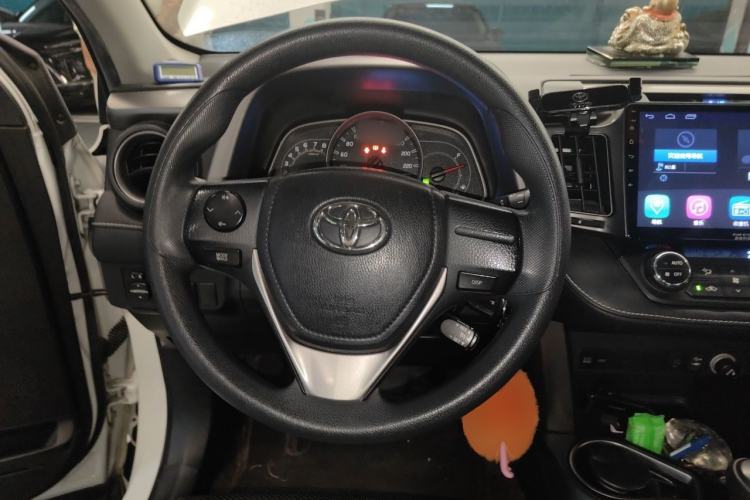 Used Toyota RAV4 2019 2.0L CVT Two-Wheel Drive Pioneer Edition China V Standard Steering Wheel