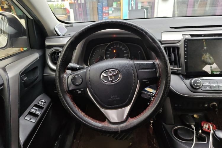 Used Toyota RAV4 2019 2.0L CVT Two-Wheel Drive Pioneer Edition China V Standard Steering Wheel
