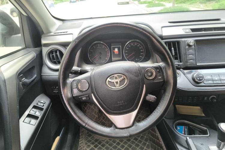 Used Toyota RAV4 2019 2.0L CVT Two-Wheel Drive Comfort Edition China VI Standard Steering Wheel