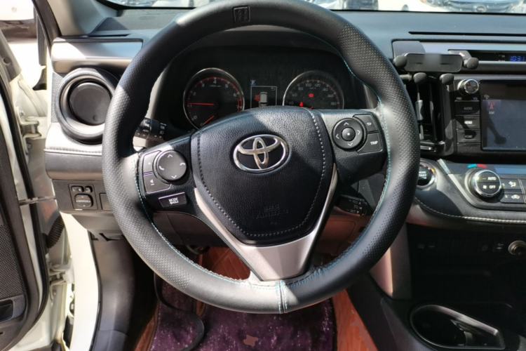 Used Toyota RAV4 2019 2.0L CVT Two-Wheel Drive Fashion X Limited Edition China V Standard Steering Wheel