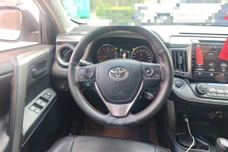 Used Toyota RAV4 2019 2.0L CVT Two-Wheel Drive Fashion X Limited Edition China V Standard Steering Wheel