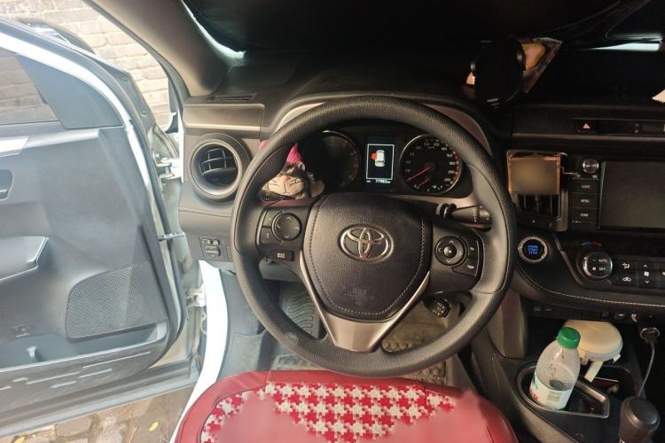 Used Toyota RAV4 2019 2.0L CVT Two-Wheel Drive Fashion X Limited Edition China VI Standard Steering Wheel