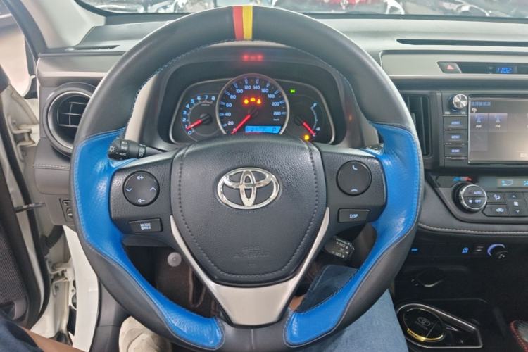 Used Toyota RAV4 2019 2.0L CVT Two-Wheel Drive Luxury Version China VI Standard Steering Wheel