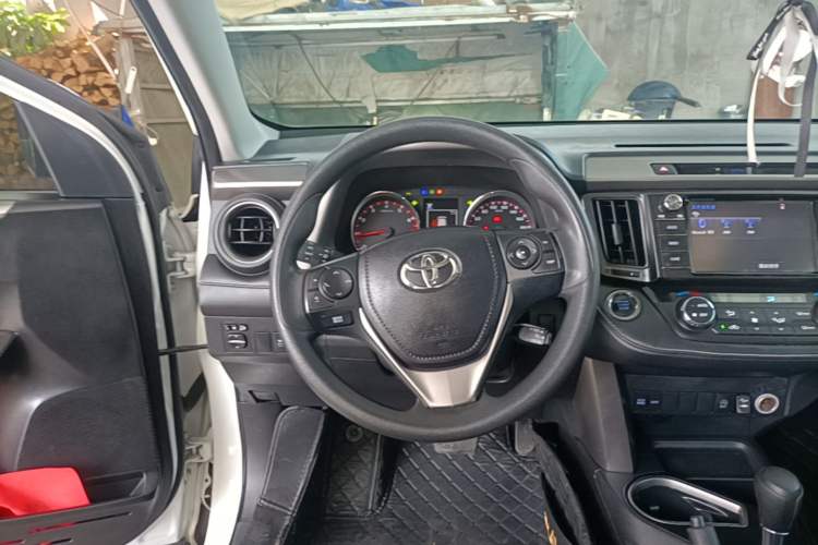 Used Toyota RAV4 2019 2.0L CVT Two-Wheel Drive Fashion X Limited Edition China VI Standard Steering Wheel