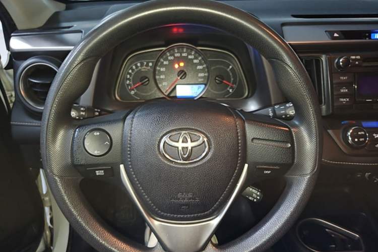 Used Toyota RAV4 2019 2.0L CVT Two-Wheel Drive Pioneer Edition China V Standard Steering Wheel