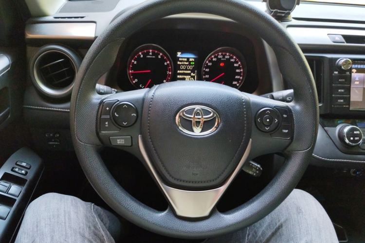 Used Toyota RAV4 2019 2.0L CVT Two-Wheel Drive Fashion X Limited Edition China V Standard Steering Wheel