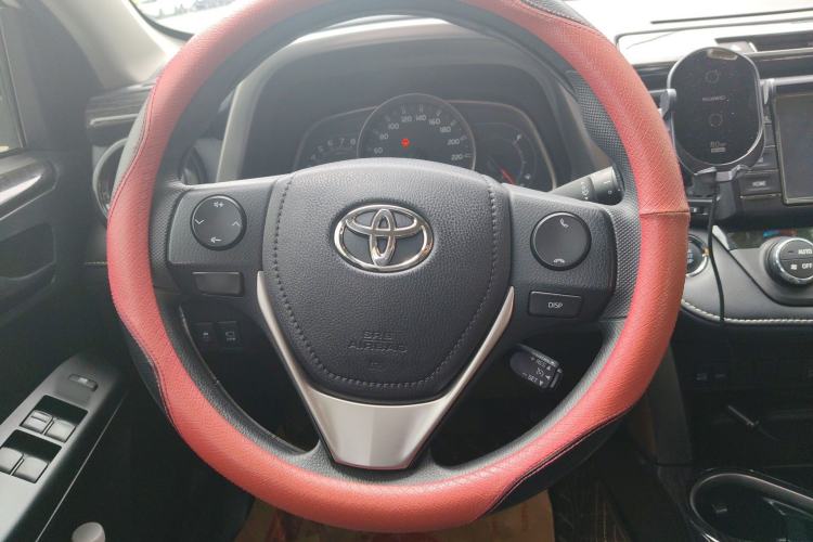 Used Toyota RAV4 2019 2.0L CVT Two-Wheel Drive Pioneer Edition China V Standard Steering Wheel