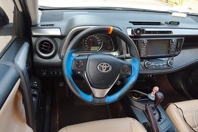 Used Toyota RAV4 2019 2.0L CVT Two-Wheel Drive Comfort Edition China VI Standard Steering Wheel