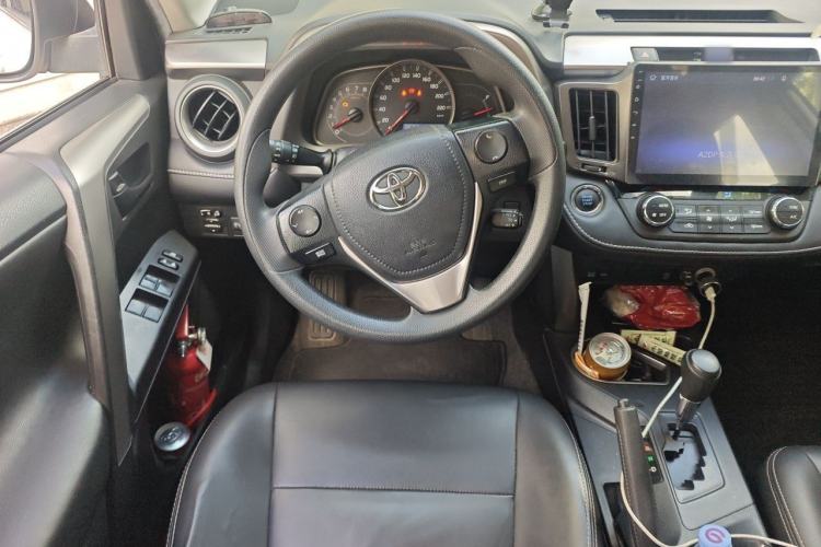 Used Toyota RAV4 2019 2.0L CVT Two-Wheel Drive Luxury Version China VI Standard Steering Wheel