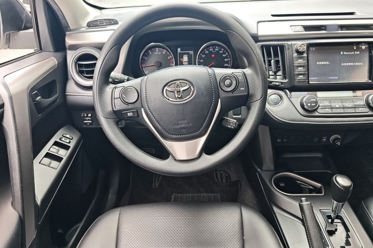Used Toyota RAV4 2019 2.0L CVT Two-Wheel Drive Fashion X Limited Edition China VI Standard Steering Wheel