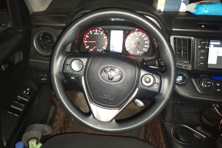 Used Toyota RAV4 2019 2.0L CVT Two-Wheel Drive Fashion X Limited Edition China V Standard Steering Wheel
