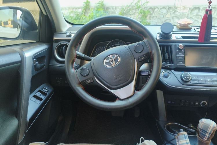 Used Toyota RAV4 2019 2.0L CVT Two-Wheel Drive Comfort Edition China VI Standard Steering Wheel