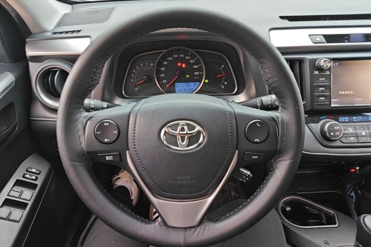 Used Toyota RAV4 2019 2.0L CVT Two-Wheel Drive Pioneer Edition China V Standard Steering Wheel