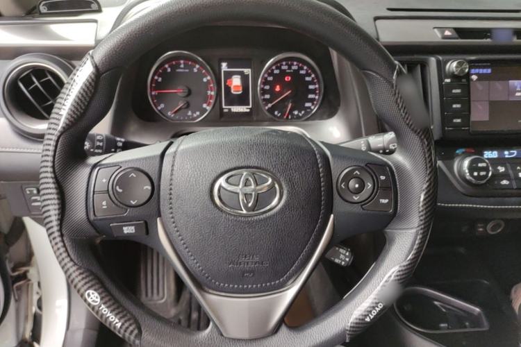 Used Toyota RAV4 2019 2.0L CVT Two-Wheel Drive Fashion X Limited Edition China VI Standard Steering Wheel