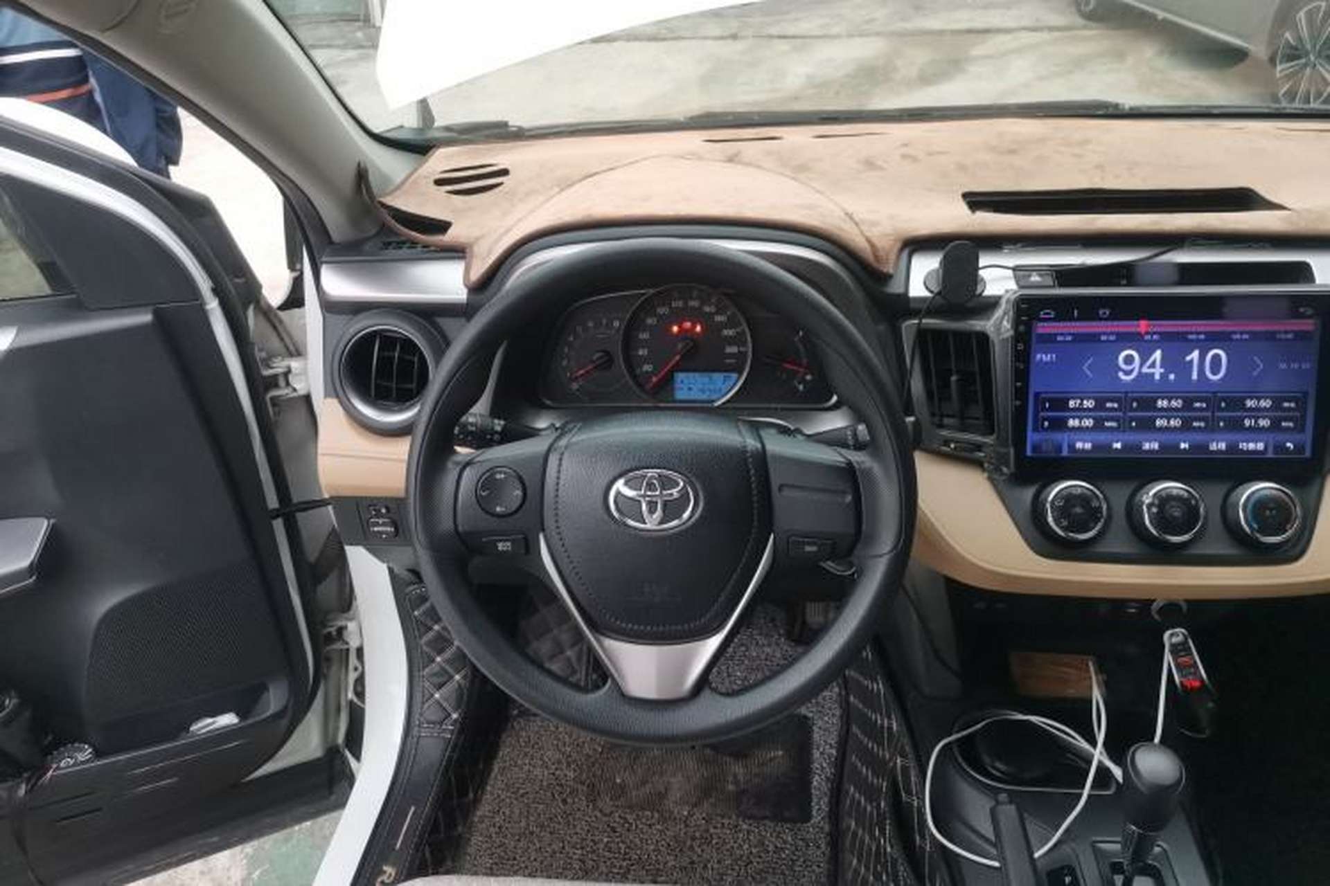 Used Toyota RAV4 2019 2.0L CVT Two-Wheel Drive Urban Edition China VI Standard Steering Wheel