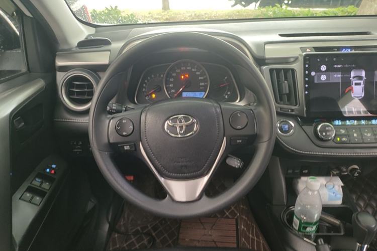 Used Toyota RAV4 2019 2.0L CVT Two-Wheel Drive Pioneer Edition China V Standard Steering Wheel