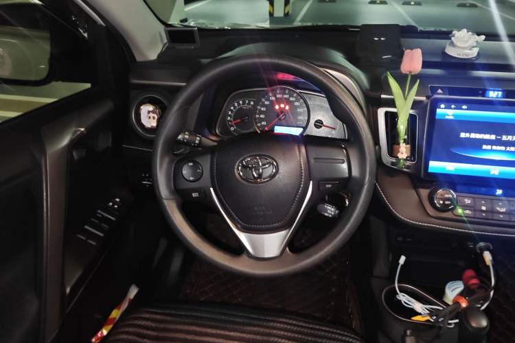 Used Toyota RAV4 2019 2.0L CVT Two-Wheel Drive Pioneer Edition China V Standard Steering Wheel