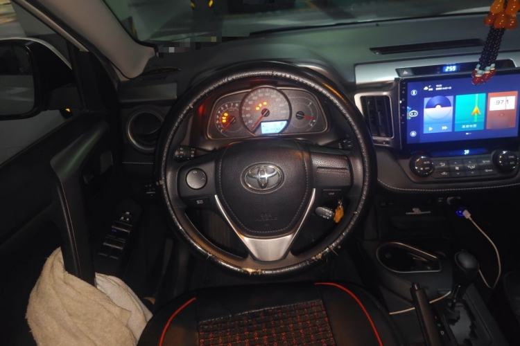 Used Toyota RAV4 2019 2.0L CVT Two-Wheel Drive Pioneer Edition China VI Standard Steering Wheel