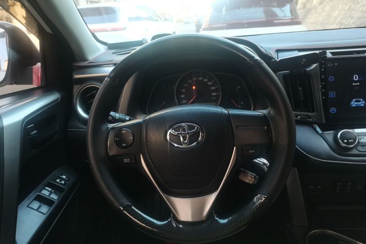 Used Toyota RAV4 2019 2.0L CVT Two-Wheel Drive Comfort Edition China VI Standard Steering Wheel